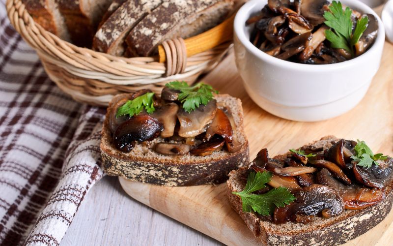 Mushrooms on toast