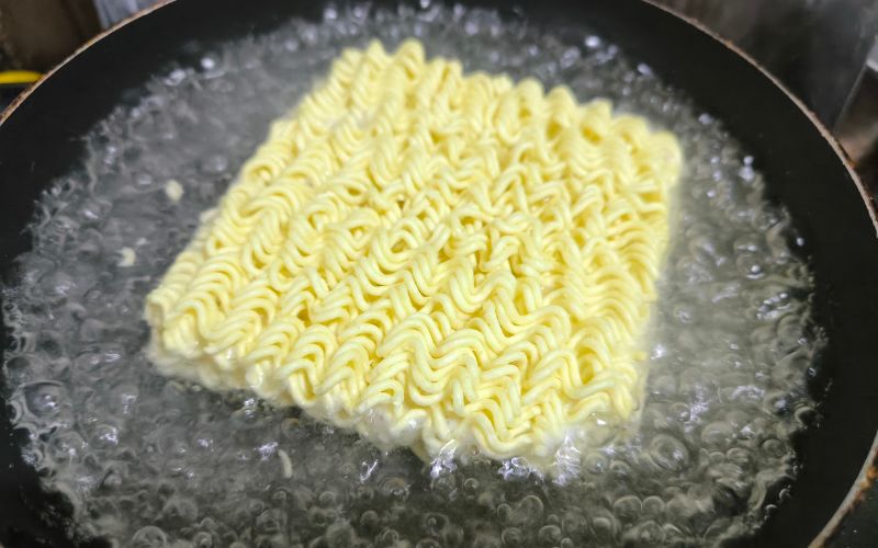 Cooking ramen Noodles 