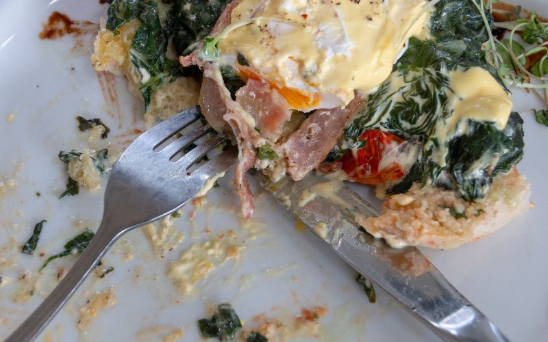 Egg Benedict with hollandaise sauce and ham